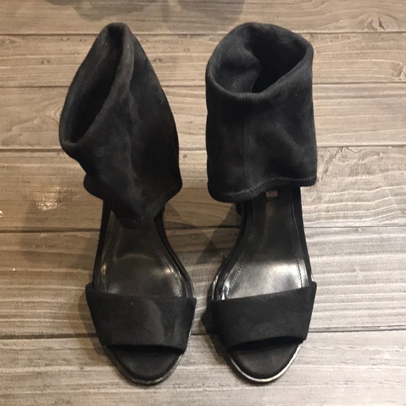 Black Cuffed Ankle Peep Toe Block Heel Sandal - Picture 5 of 6